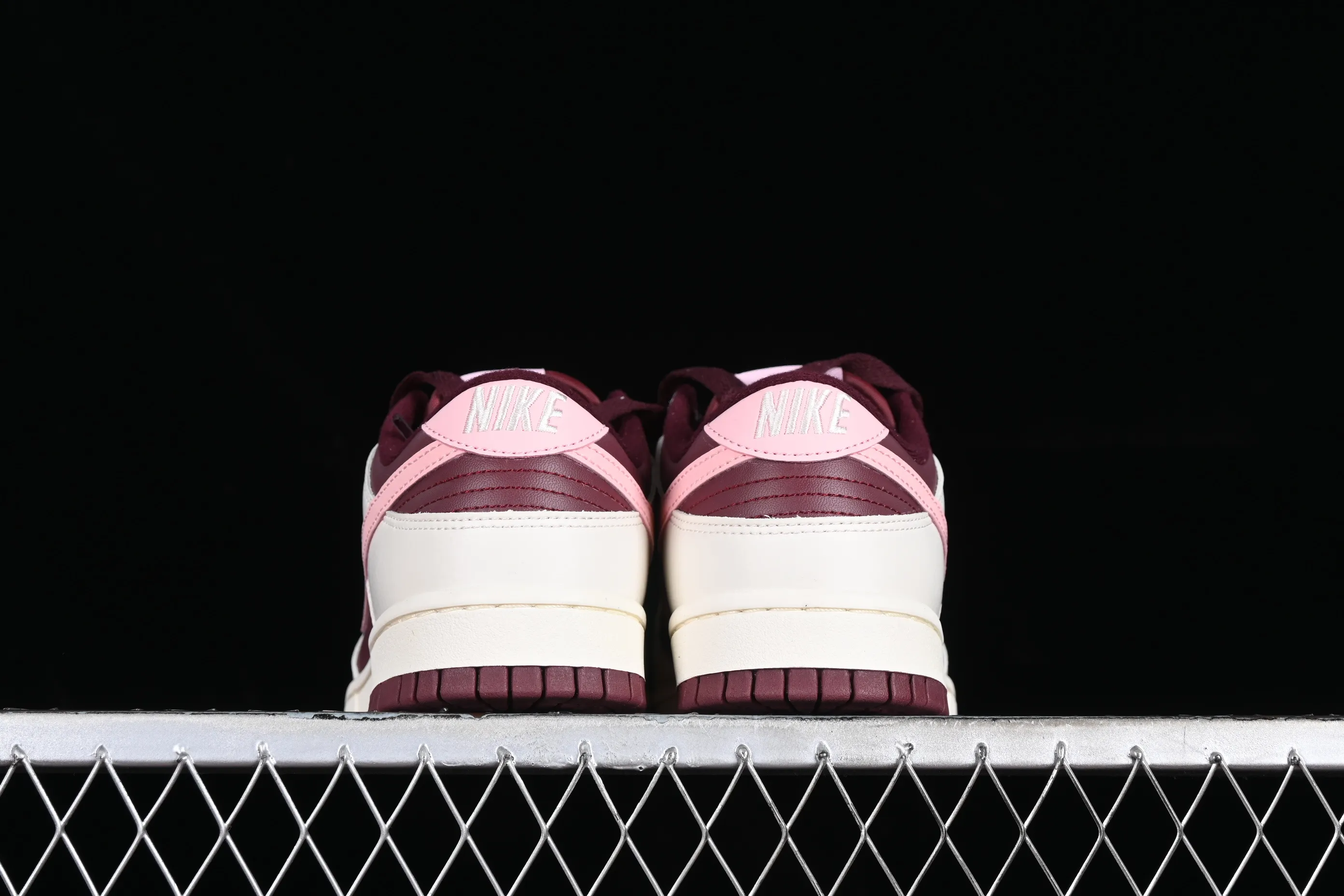 All Categories Nk SB Dunk Series Nk SB Dunk Low Low-top sneakers Nk Dunk Low Burgundy Valentine's Day SB low-top sports and leisure sneakers DR9705-100